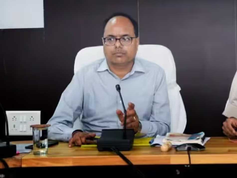 बिहार में बड़े पैमाने पर आईएएस अधिकारियों का तबादला, चंद्रशेखर सिंह फिर बनाए गए पटना के डीएम